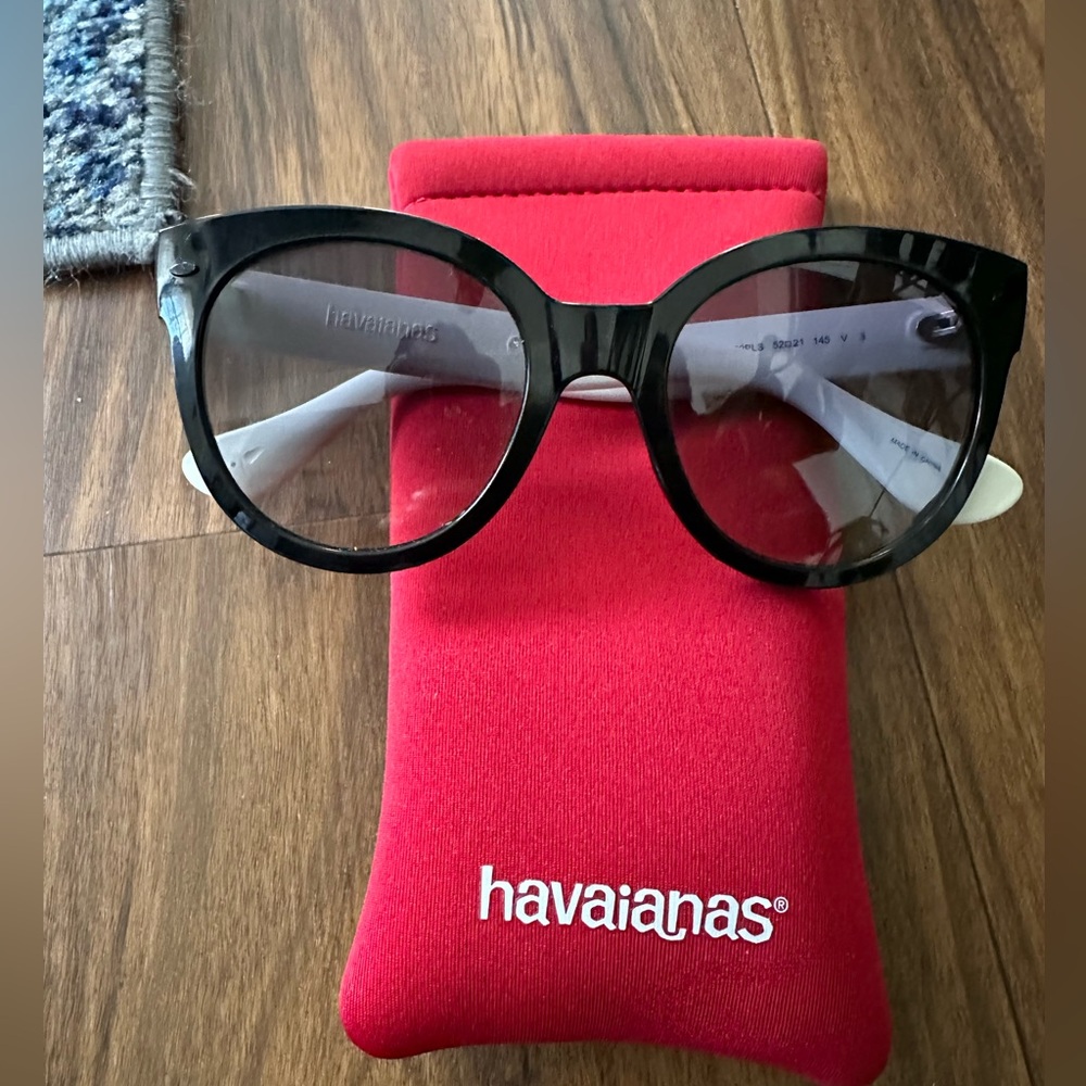 Havaianas Women's Black Frame Sunglasses with Red Case